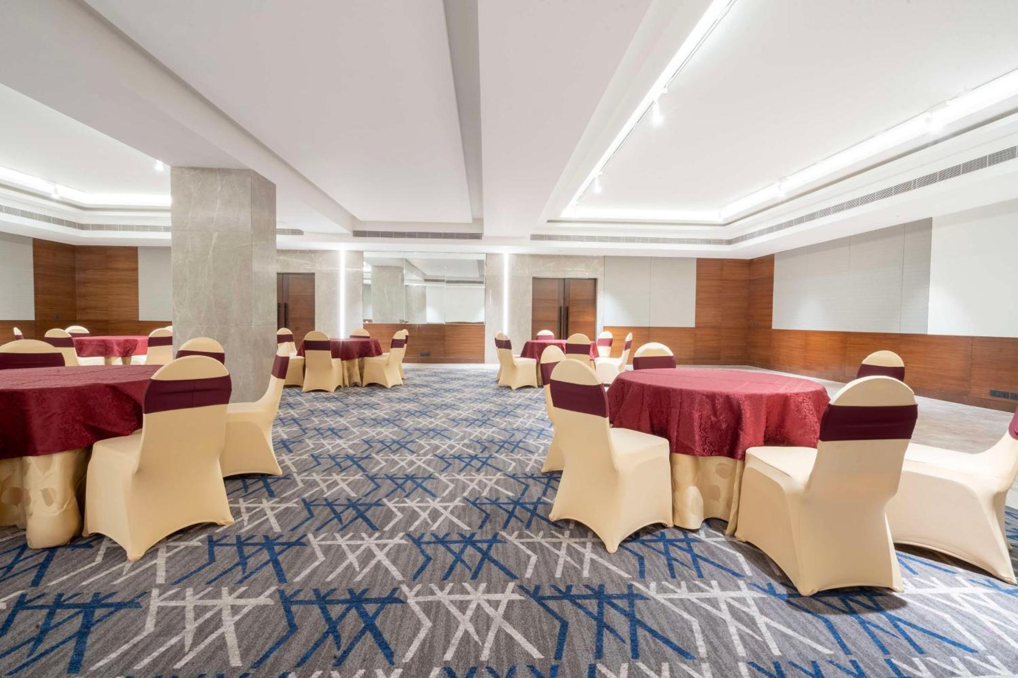 Radisson Hotel Vrindávan Kültér fotó