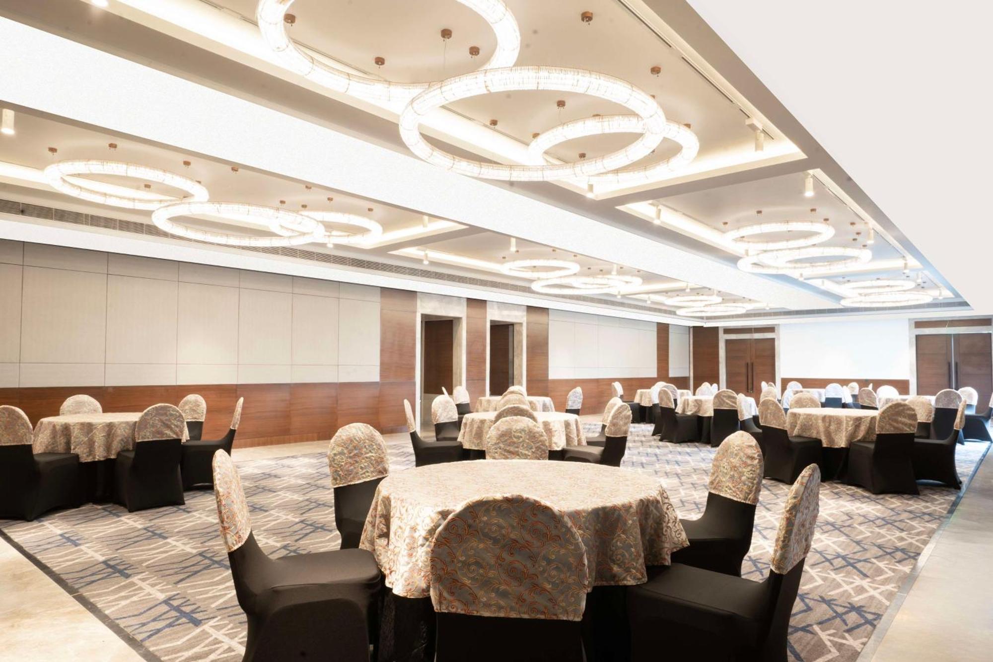 Radisson Hotel Vrindávan Kültér fotó