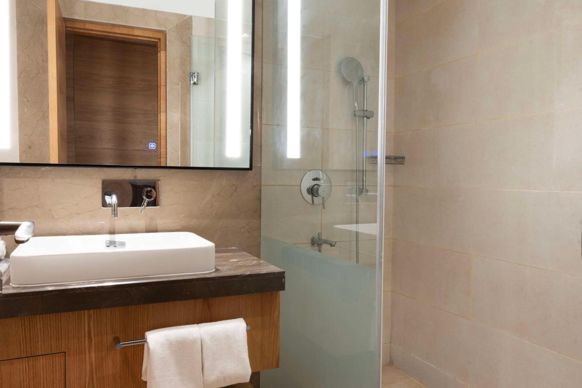 Radisson Hotel Vrindávan Kültér fotó